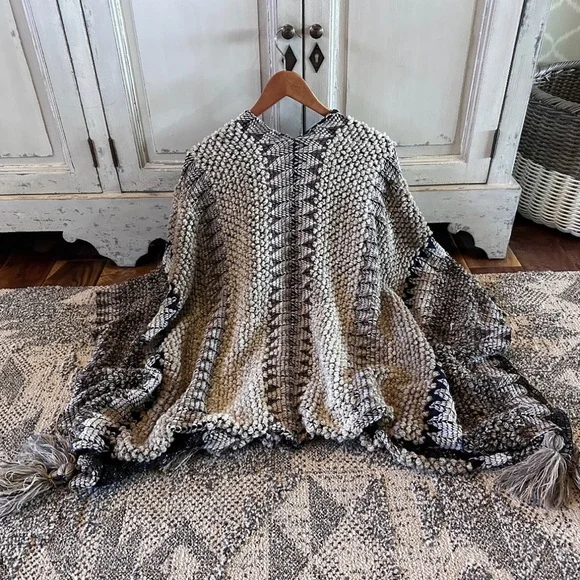 New Bohemian Loom Moroccan Knit Tasseled Handmade Poncho Cardigan Sweater - Picture 5 of 11